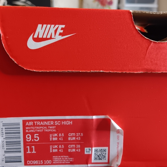 Nike MENS Sneakers - Picture 2 of 7